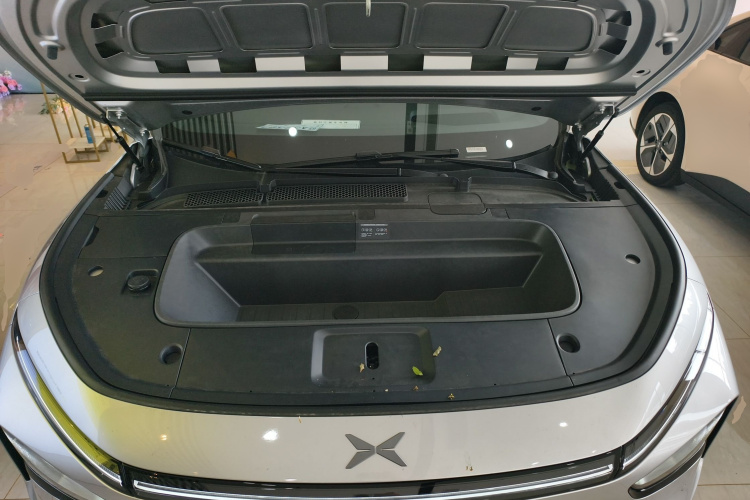 小鹏G7 2025款 702 超长续航 Max机舱底盘24