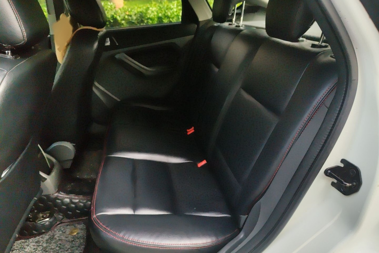 福特 福克斯 2013款 两厢经典 1.8L 自动基本型中控内饰7004