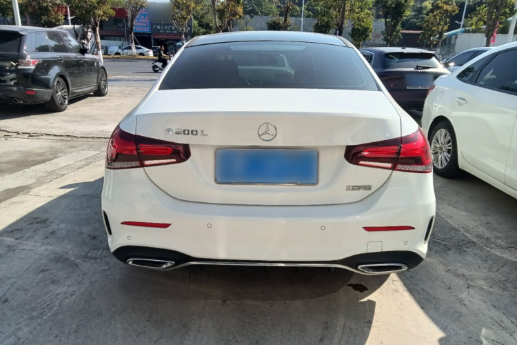 奔驰A级 2022款 改款三 A 200 L 运动轿车时尚型车身外观6