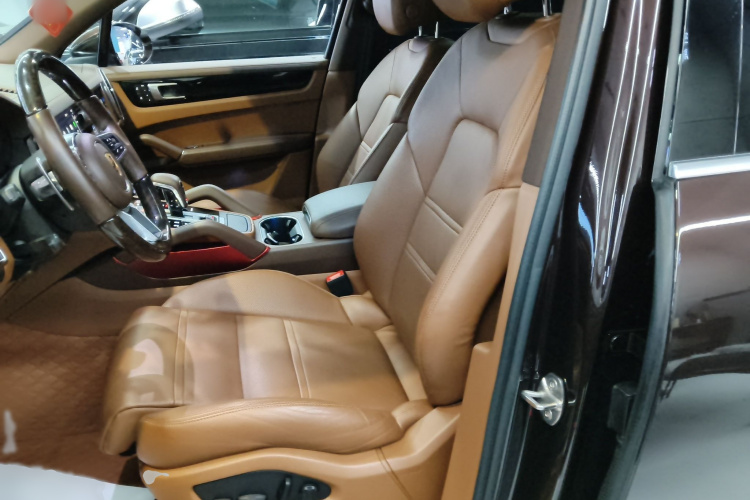 保时捷 Cayenne新能源 2022款 Cayenne E-Hybrid 2.0T 铂金版局部细节19