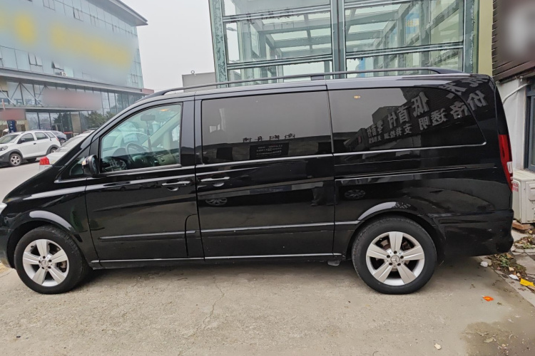 奔驰 唯雅诺 2013款 3.0L 舒适版车身外观4