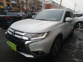 三菱 欧蓝德 2016款 2.4L 四驱豪华版 7座