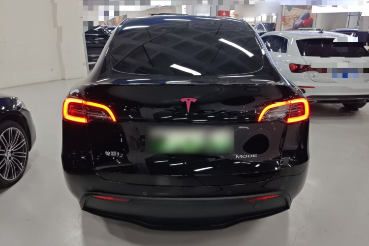 特斯拉 Model Y 2023款 后轮驱动版车身外观6