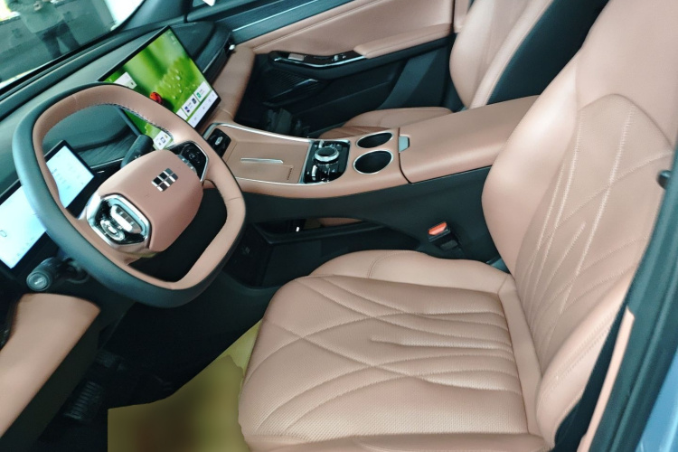 吉利银河 银河L6 2025款 EM-i 140km 星舰版中控内饰19