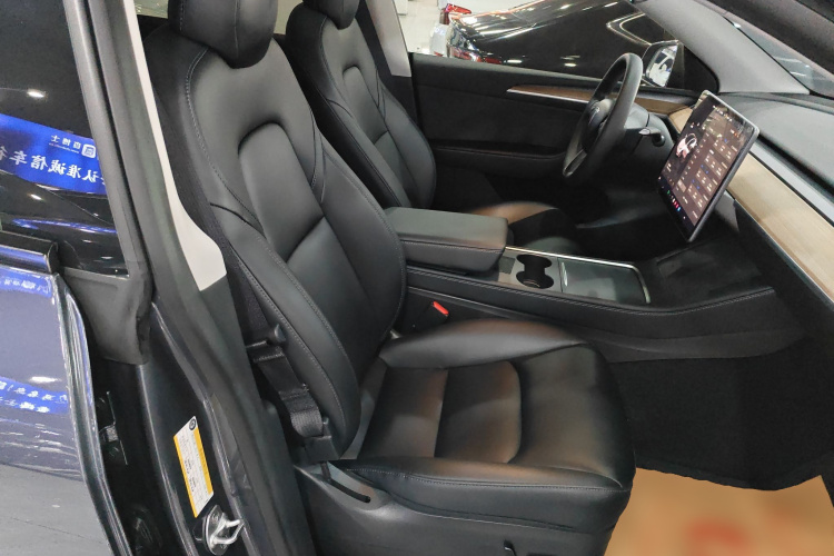 特斯拉 Model Y 2022款 长续航全轮驱动版局部细节41