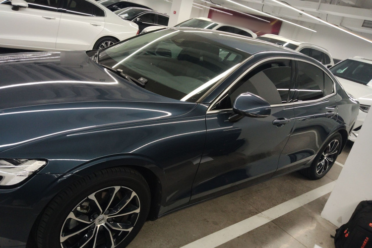 沃尔沃S60 2022款 B4 智逸豪华版车身外观4