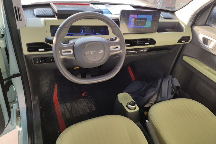 吉利银河 2023款 熊猫mini 200km 耐力熊中控内饰12