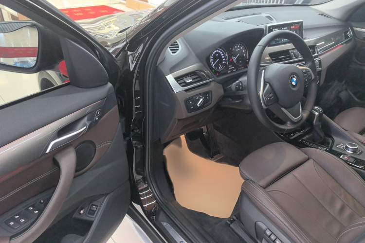 宝马X1新能源 2019款 xDrive25Le 里程升级版中控内饰7003