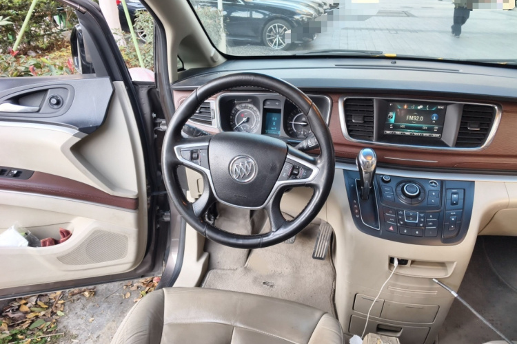 别克GL8 2017款 25S 尊贵型 国V局部细节13