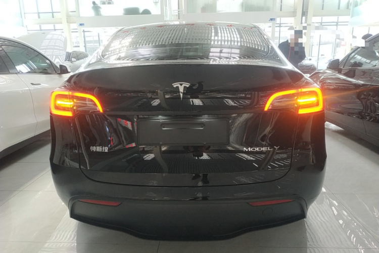特斯拉 Model Y 2022款 改款 后轮驱动版车身外观6