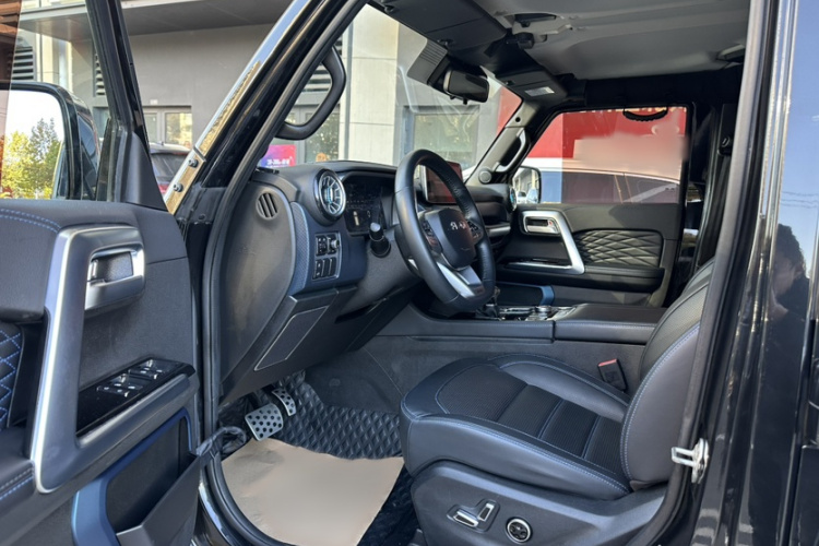 北京BJ40 2020款 2.0T 自动四驱城市猎人版侠客型中控内饰7007