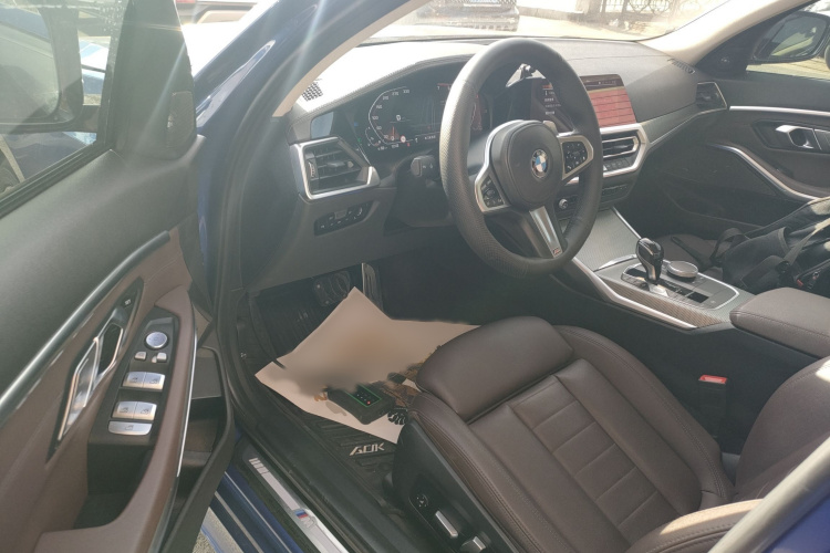 宝马3系 2020款 改款 325i M运动曜夜套装局部细节19