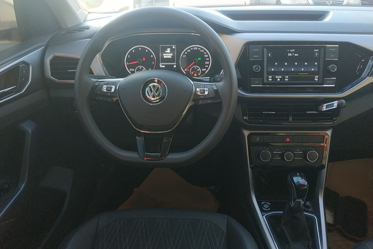 大众 途铠 2020款 1.5L 自动舒适版中控内饰13