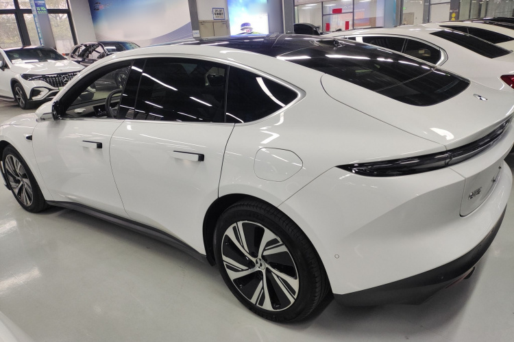 蔚来ET5 2024款 75kWh车身外观4