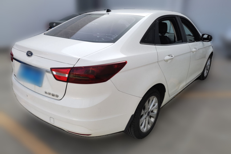 福特 福睿斯 2015款 1.5L 自动时尚型车身外观7