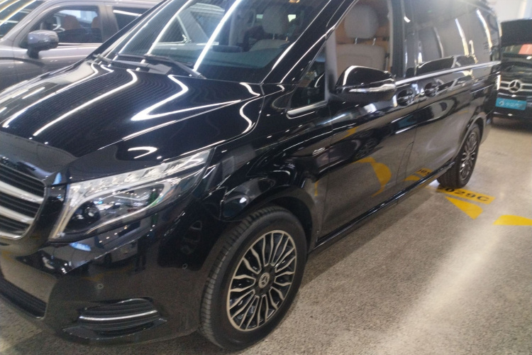 奔驰V级 2018款 V 260 尊贵版 国VI车身外观4