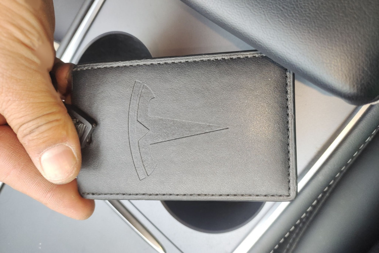 特斯拉 Model Y 2022款 长续航全轮驱动版中控内饰7001