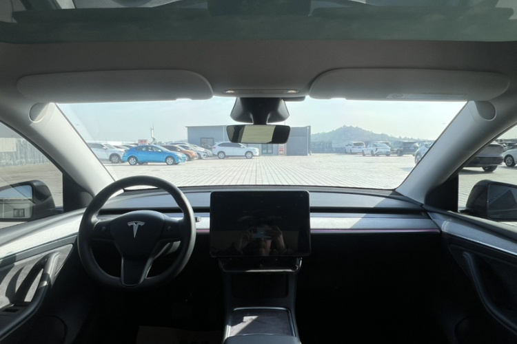 特斯拉 Model Y 2024款 后轮驱动版中控内饰7002