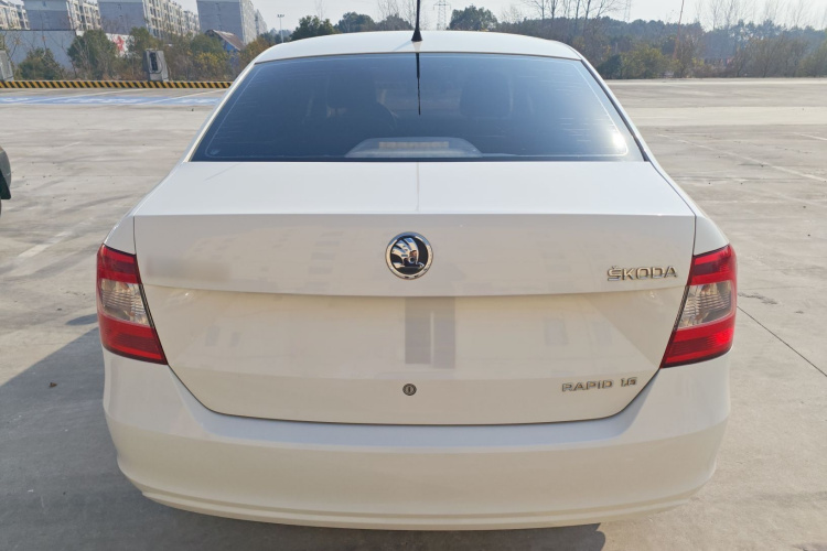斯柯达 昕锐 2013款 1.6L 手动乐选型车身外观6007