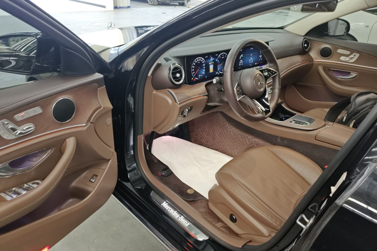 奔驰E级 2021款 改款 E 300 L 时尚型中控内饰20