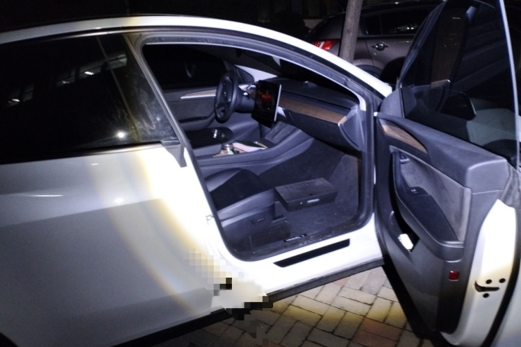 特斯拉 Model Y 2022款 改款 后轮驱动版局部细节9005