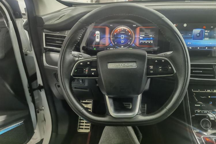 捷途X95 2023款 改款 1.6T DCT至尊版 7座中控内饰7002