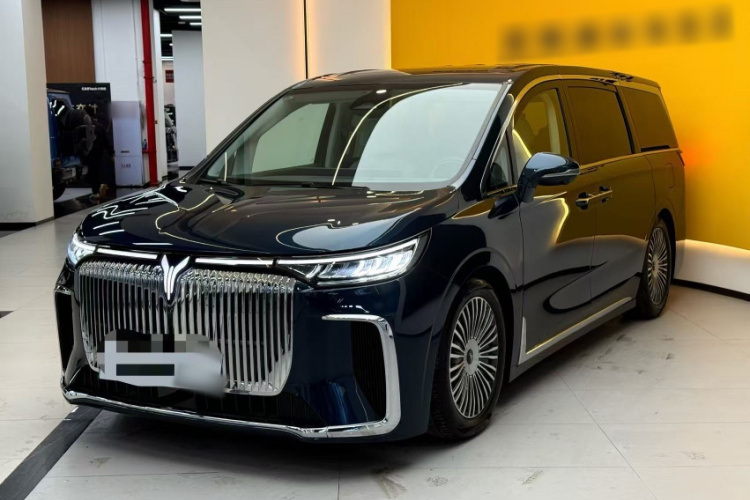 岚图汽车 岚图梦想家 2025款 PHEV 四驱旗舰鲲鹏版车身外观1