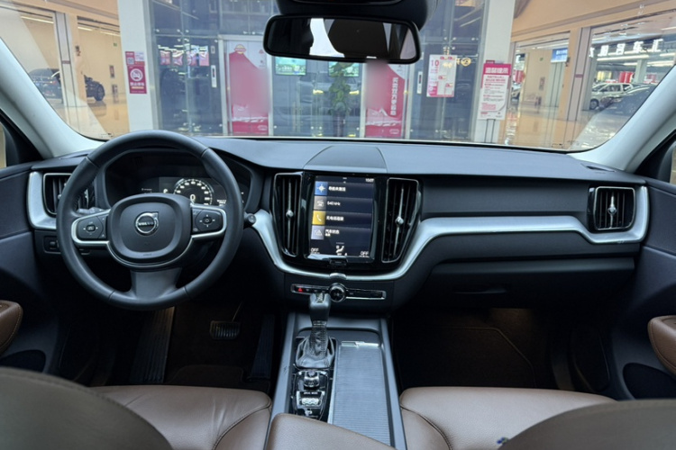 沃尔沃XC60 2019款 T5 四驱智逸版 国V中控内饰7004