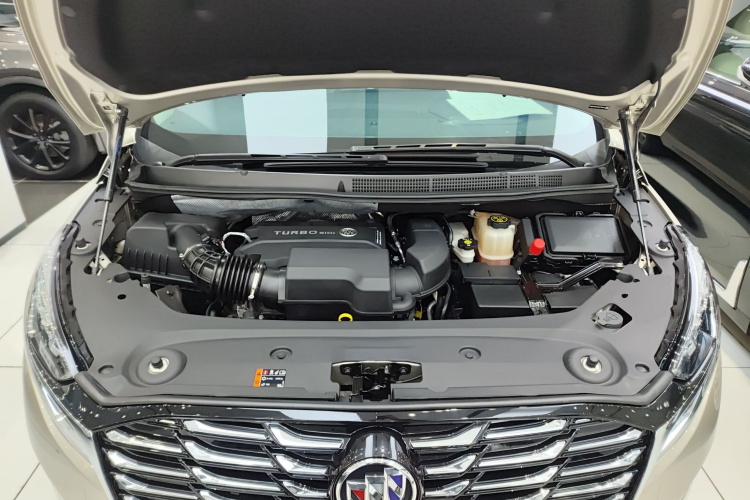 别克GL8 2023款 ES陆尊 舒适型机舱底盘24