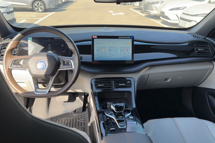 比亚迪 秦PLUS 2024款 荣耀版 DM-i 55KM领先型中控内饰7004