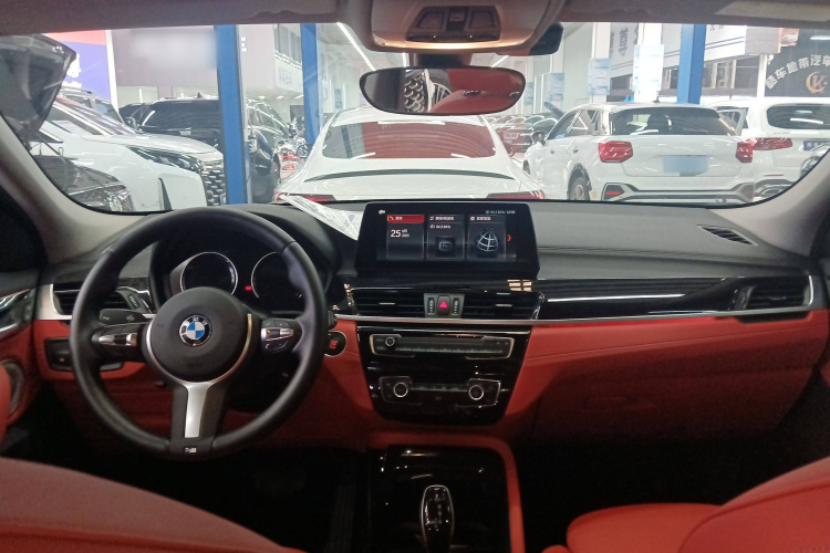 宝马X2 2021款 改款 sDrive25i M运动套装中控内饰7002