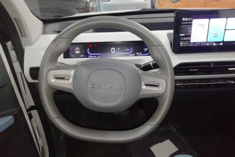 吉利银河 2024款 熊猫mini 200km 耐力熊中控内饰13