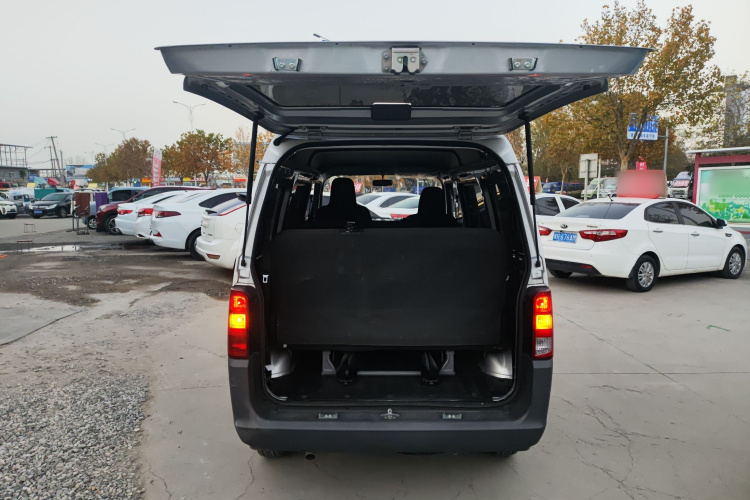 五菱汽车 五菱之光 2023款 1.5L 实用型 5/7座机舱底盘23