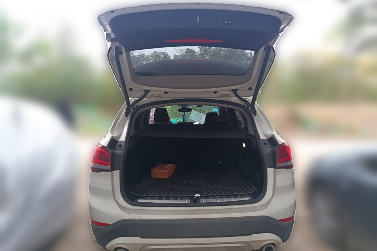 宝马X1 2020款 xDrive25Li 尊享型中控内饰23