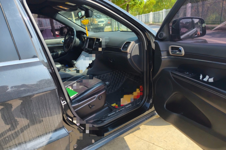 Jeep 大切诺基(进口) 2014款 3.6L 精英导航版局部细节9005