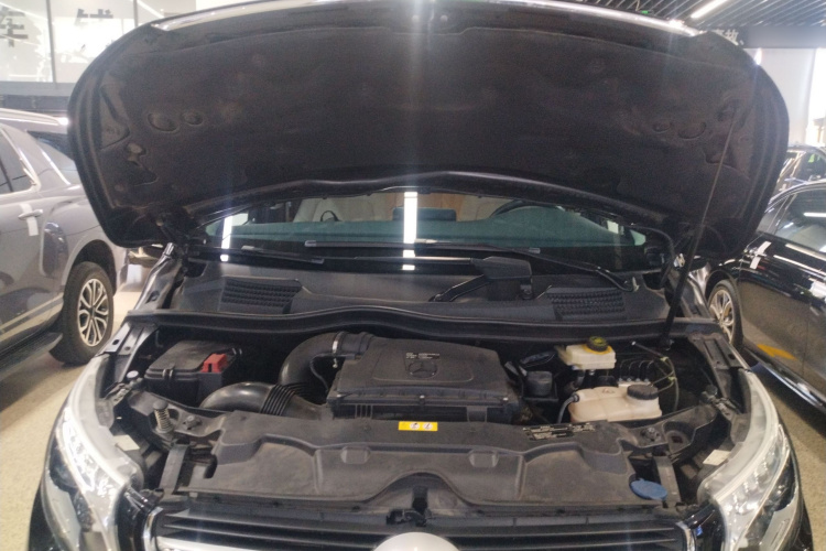 奔驰V级 2018款 V 260 尊贵版 国VI机舱底盘24