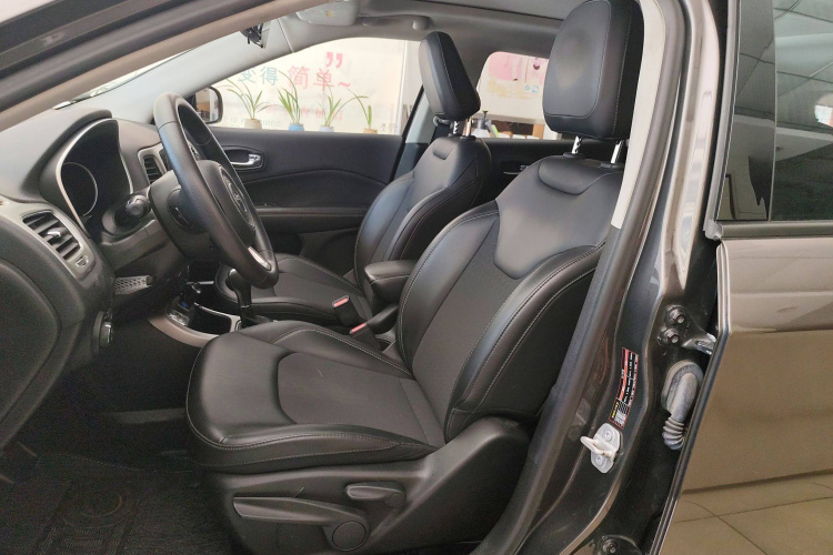 Jeep 指南者 2020款 220T 自动领先版局部细节19