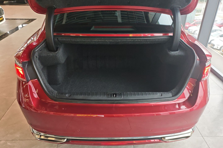 吉利汽车 博瑞 2018款 1.5T MHEV 耀尊版机舱底盘23