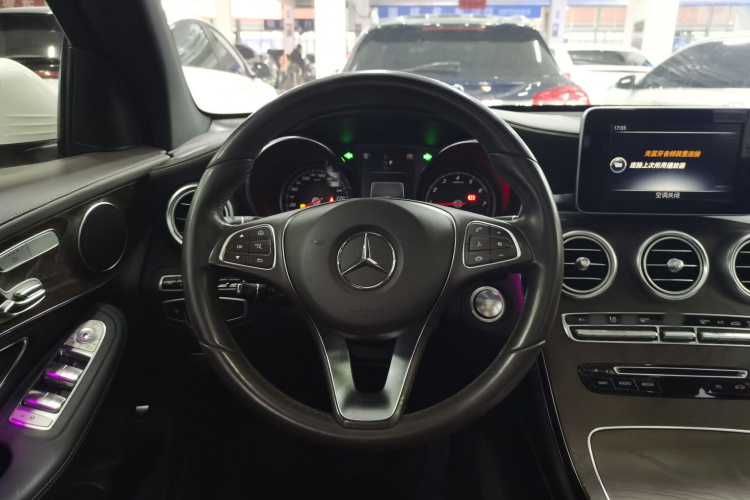 奔驰GLC 2016款 GLC 300 4MATIC 动感型中控内饰13