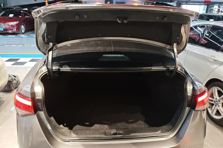 日产 轩逸 2023款 改款 1.6L CVT悦享版机舱底盘23