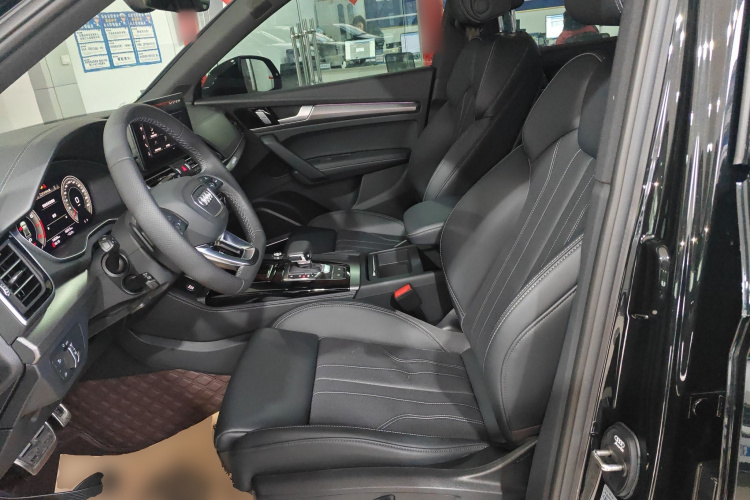 奥迪Q5L 2025款 45周年典藏版 45 TFSI 豪华动感型局部细节19