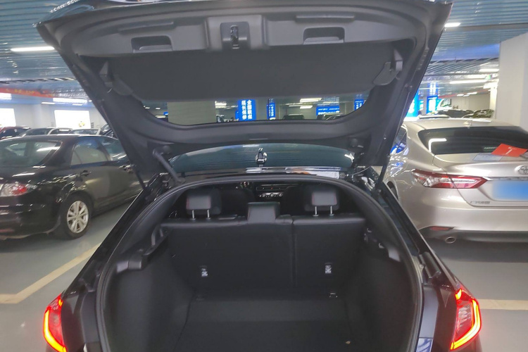 本田 思域 2023款 HATCHBACK 240TURBO 手动极劲版局部细节23