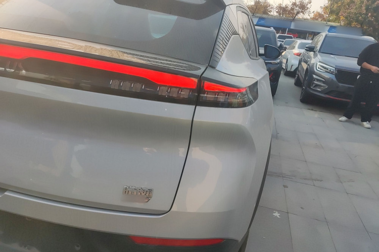 东风风神 皓瀚 2024款 荣耀版 1.5T 时尚型车身外观9