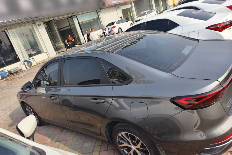 吉利汽车 帝豪 2025款 第4代 1.5L 手动龙腾版车身外观4