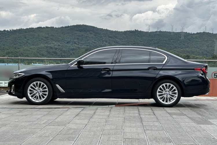 宝马5系 2022款 525Li 豪华套装车身外观6002