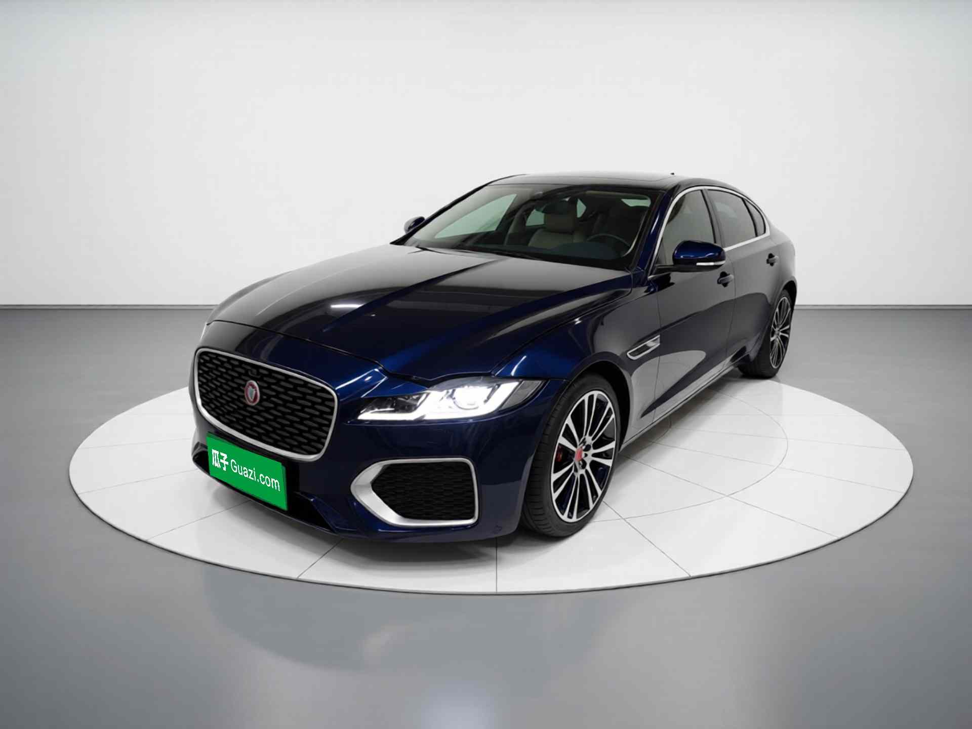 捷豹XFL 2024款 2.0T P250 两驱尊享豪华版(2)