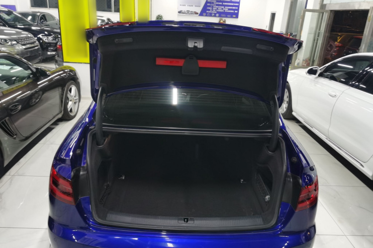 奥迪A4L 2018款 30周年年型 40 TFSI 时尚型局部细节9005