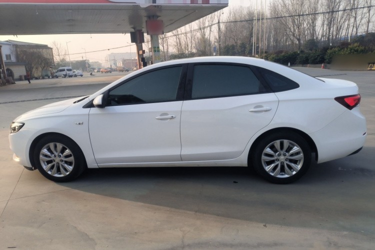 别克 英朗 2021款 改款 典范 1.5L 自动精英型车身外观4