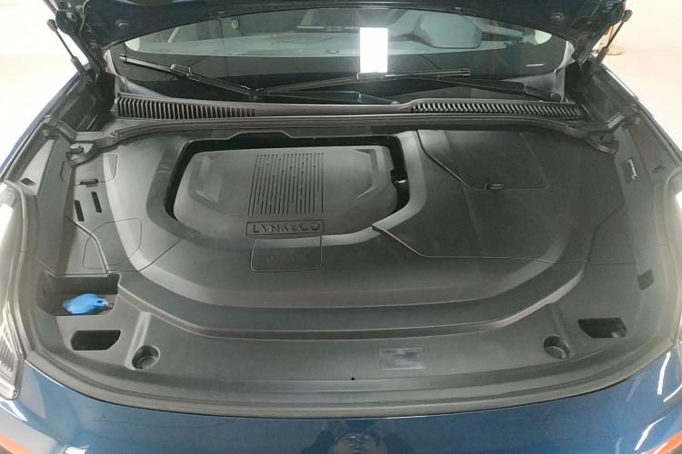 领克06 2020款 1.5T 耀Halo机舱底盘24