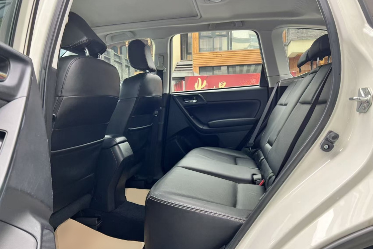 斯巴鲁 森林人 2013款 2.5i 自动豪华版中控内饰21